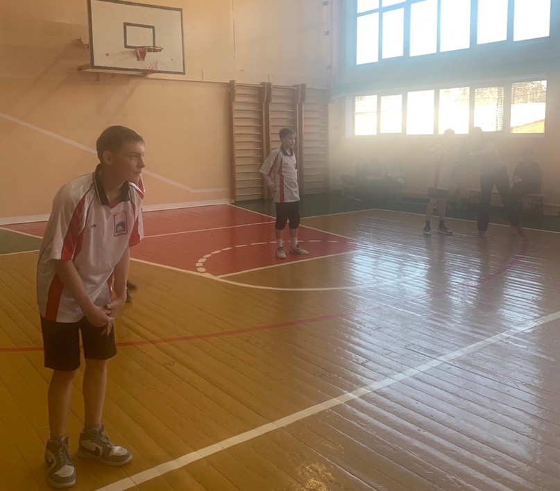 Районные соревнования по волейболу среди юношей школ Падунского округа.