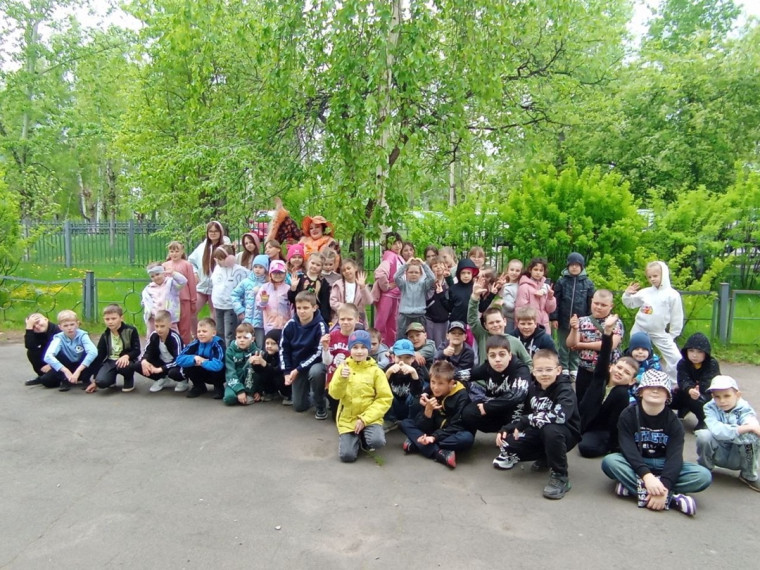 Открытие лагеря с дневным пребыванием "Город радуги".